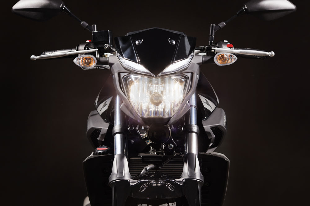 Faro delantero de la Yamaha MT 03
