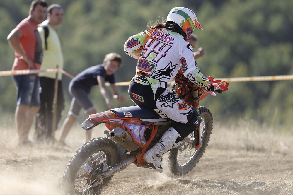 Laia Sanz, en acción, durante el Campeonato del Mundo de Enduro