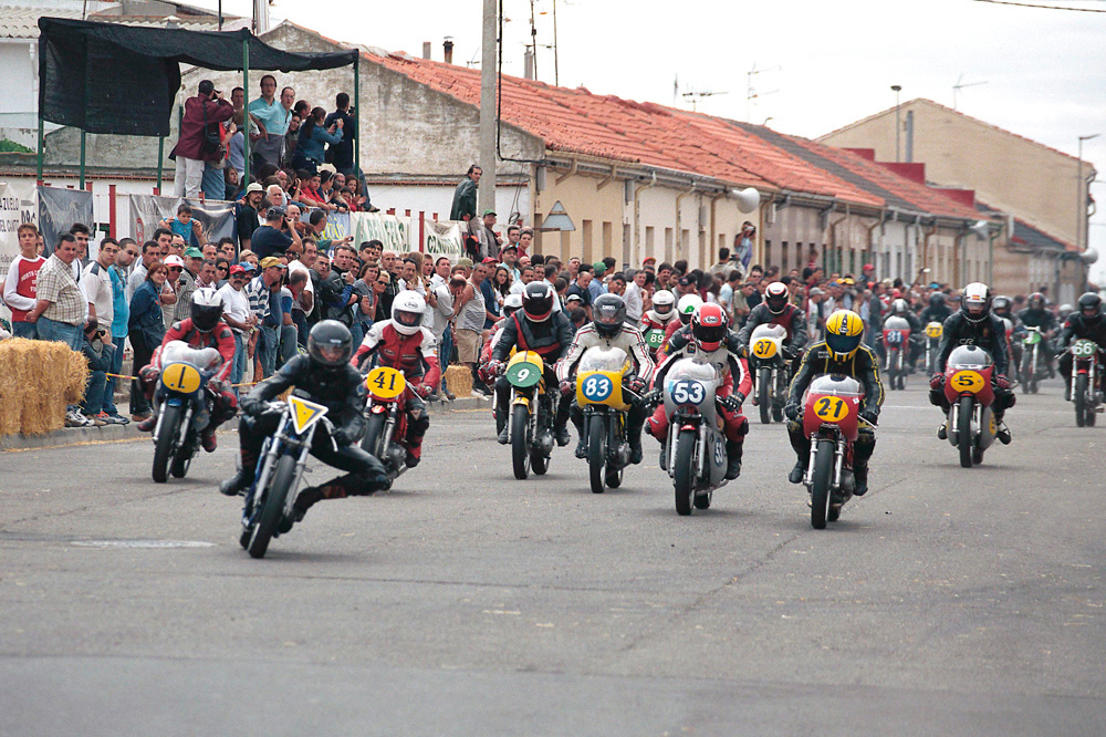 Carreras motos en La Bañeza
