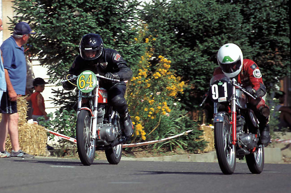 Carreras motos en La Bañeza