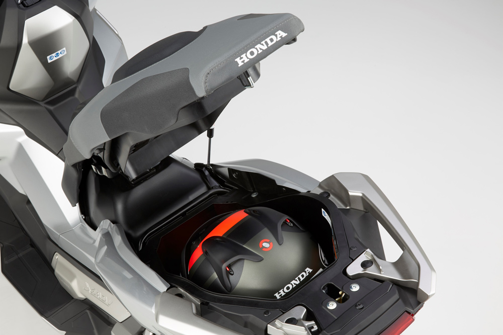 Hueco para el casco del Honda X ADV