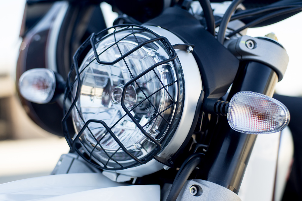 Faro delantero de la Ducati Scrambler Desert Sled