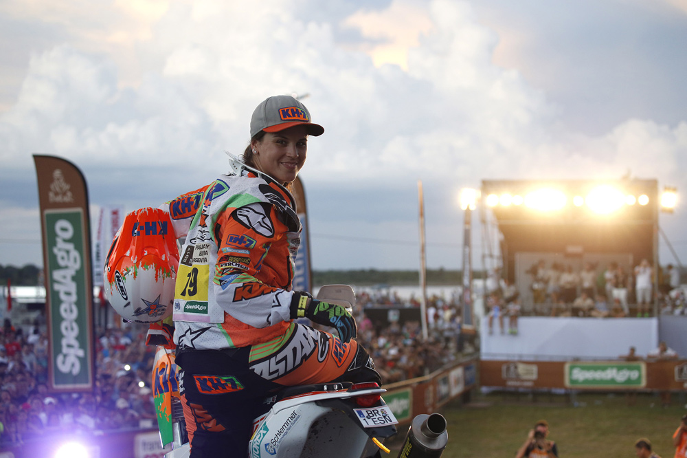 Laia Sanz durante la jornada de descanso del Dakar 2017