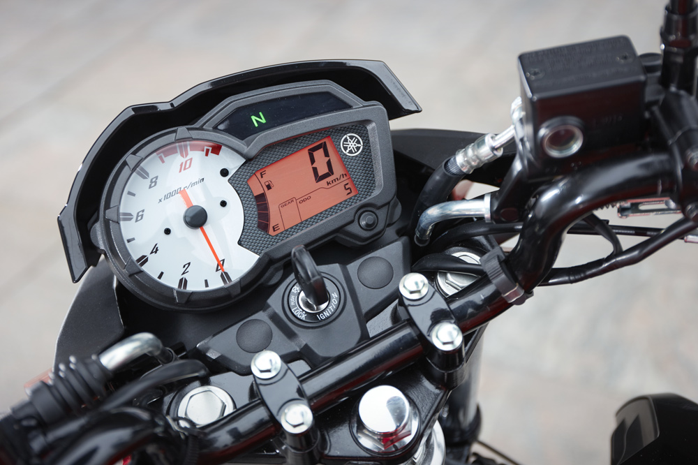 Cuadro de instrumentos de la Yamaha YS 125