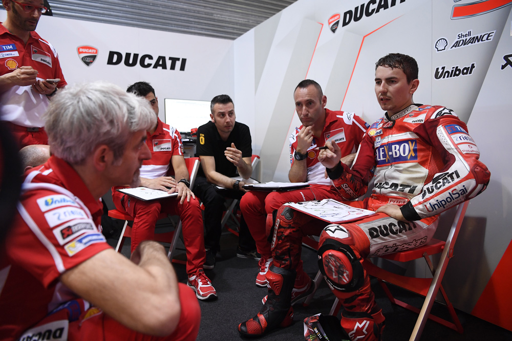 Jorge Lorenzo durante el GP de Qatar MotoGP 2017