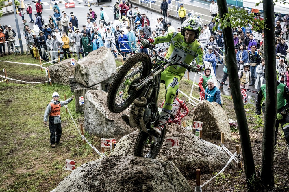 Jeroni Fajardo y Albert Cabestany se alternaron en la tercera y cuarta posicion en el Mundial de Trial de Japón