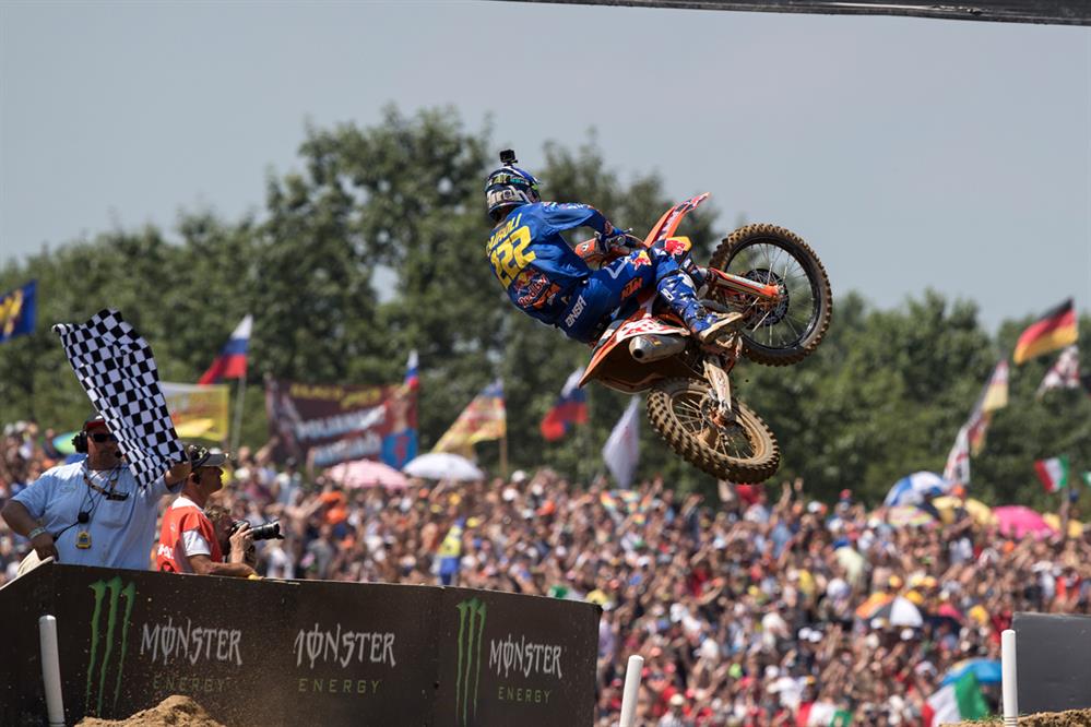 Tony Cairoli 450 SX-F wins in Ottobiano