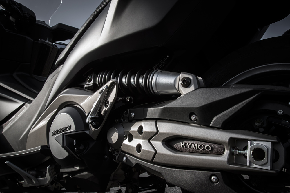Detalle de la suspensión del KYMCO AK 550