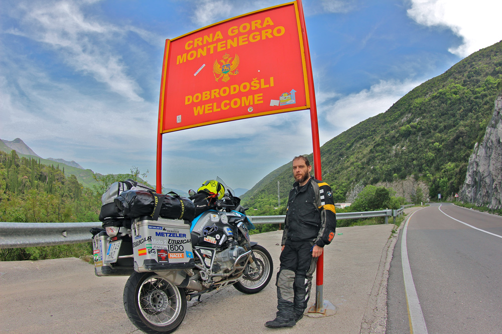 Que hacer si me multan viajando en moto por el extranjero