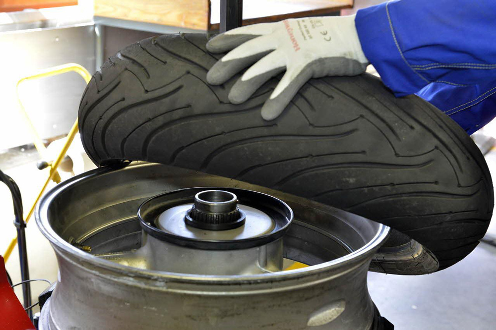 Los neumáticos de moto tienen fecha de caducidad