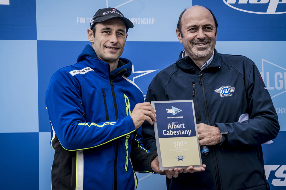 Albert Cabestany recibió una placa por sus 300 carreras de trial