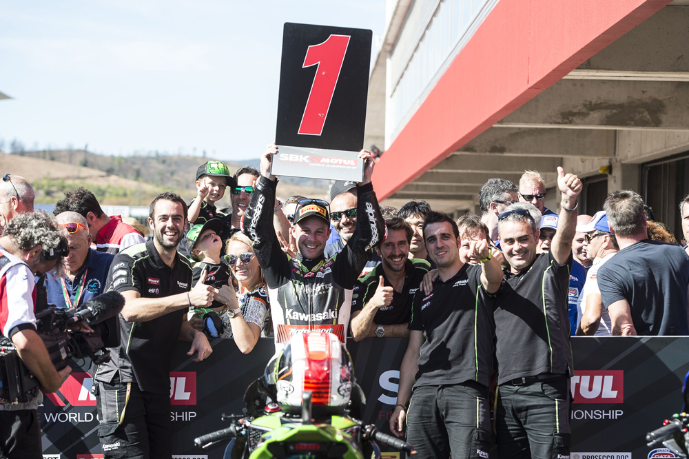 Doblete de victorias de Chaz Davies en SBK Portugal
