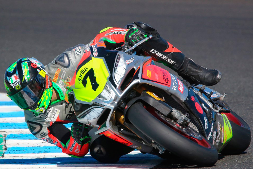 Aprilia RSV4 corriendo en el CEV