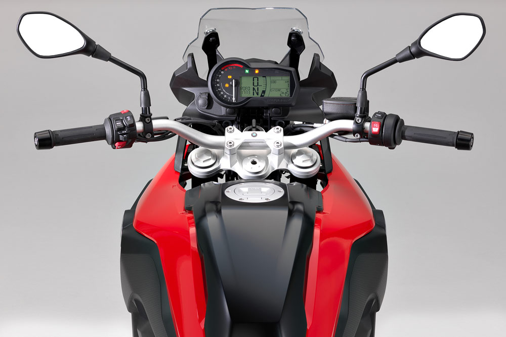 BMW F 850 GS 2018, cuadro de instrumentos analógico
