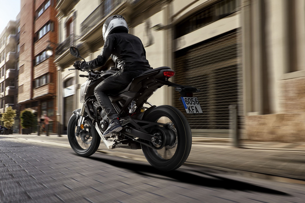 Moto Naked Honda CB 125 R