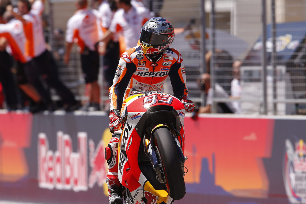 Llegada a meta de Marc Marquez en el Gran Premio de Valencia