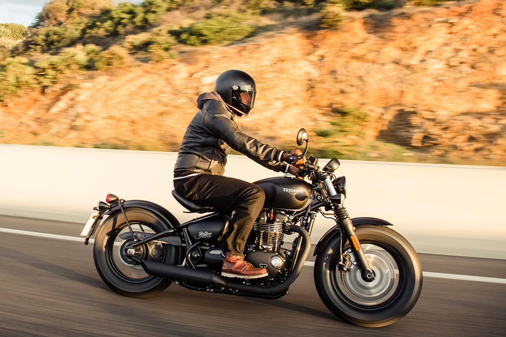 Triumph Bonneville Bobber Black