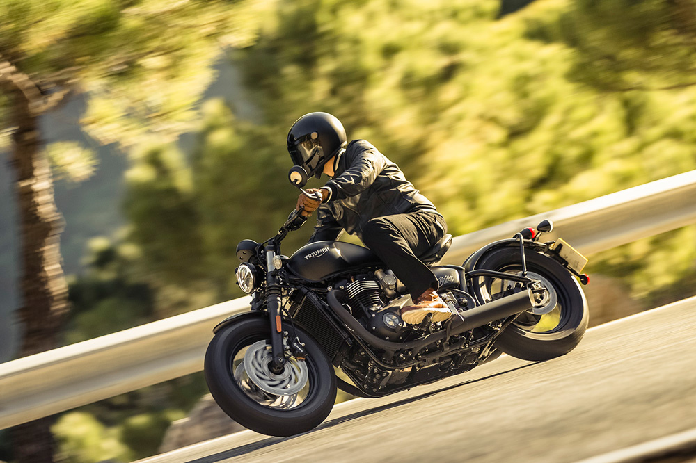 Triumph Bonneville Bobber Black