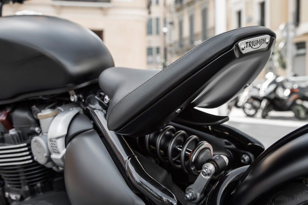 Triumph Bonneville Bobber Black detalle asiento
