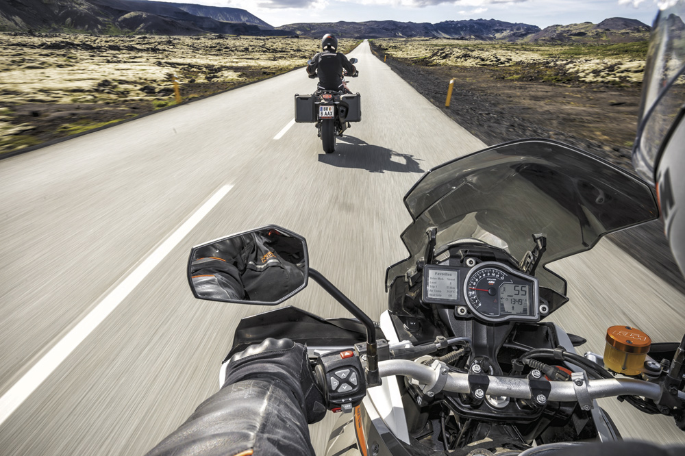 La chaqueta y guantes de moto podrían ser obligatorios