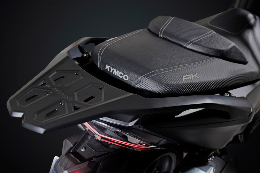 Parrilla trasera original para el KYMCO AK 550