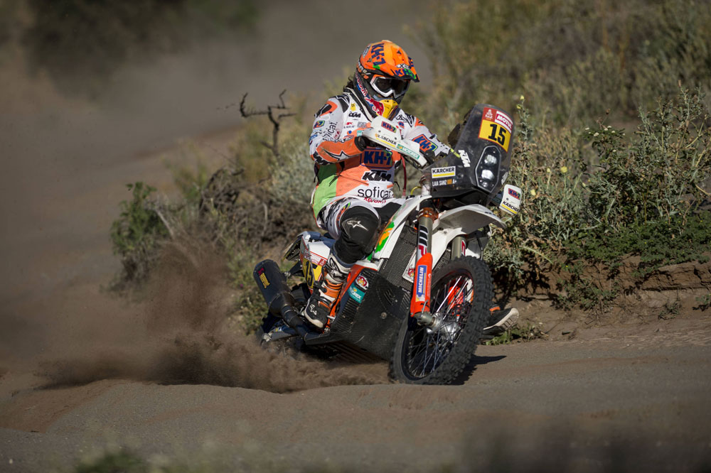 Laia Sanz sigue luchando por acabar en el top 15 del Dakar 2018