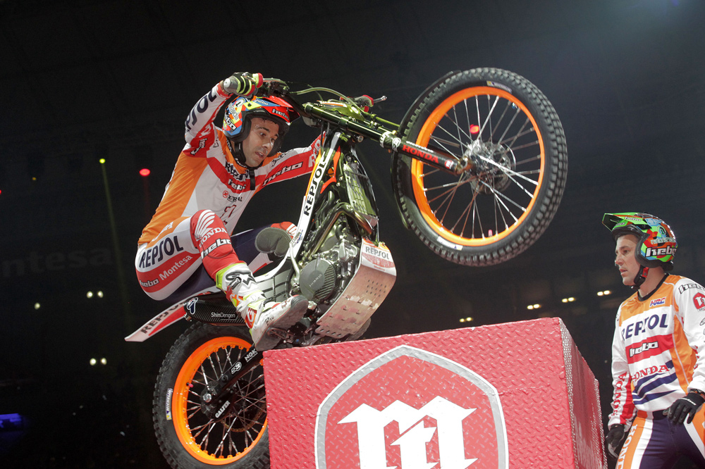 Toni Bou se lesiona en el Trial Indoor de Le Mans