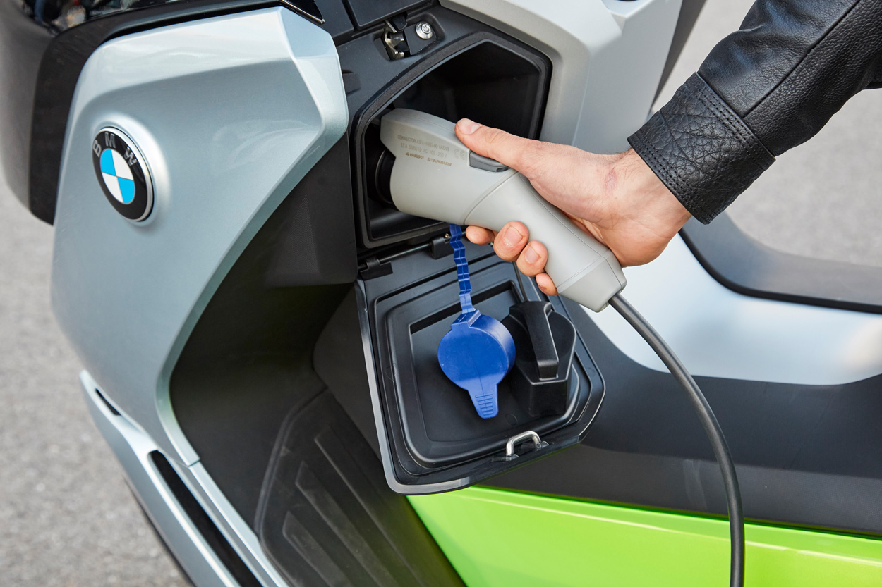 Recarga del scooter electrico BMW C Evolution