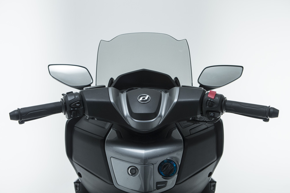 Puesto de conducción del Daelim XQ 125