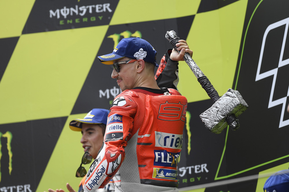 Jorge Lorenzo volvió a sacar el martillo en el GP de Cataluña