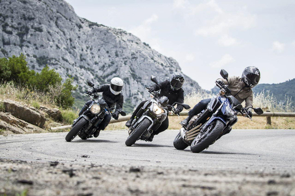 Gestos moteros para viajes en moto