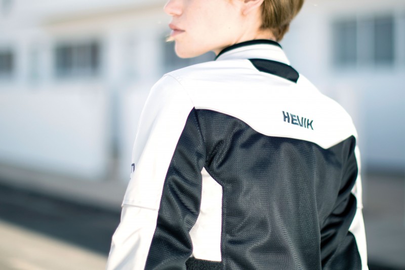 Chaqueta moto Merak lady de Hevik en blanco y negro