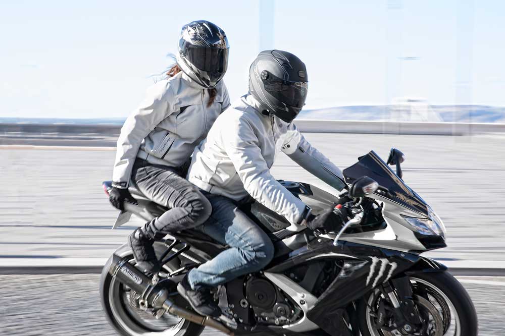 Chaqueta ventilada para moto Lucas y Tarah de VQuattro