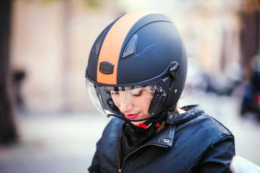 Casco jet KSR2 de Astone negro y naranja