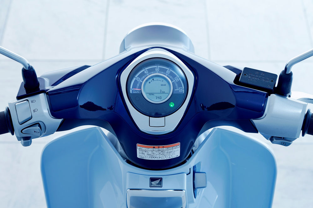 Cuadro de instrumentos del Honda Super Cub 125