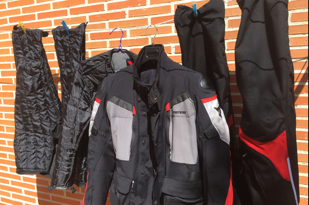 Cómo lavar un traje de cordura de moto