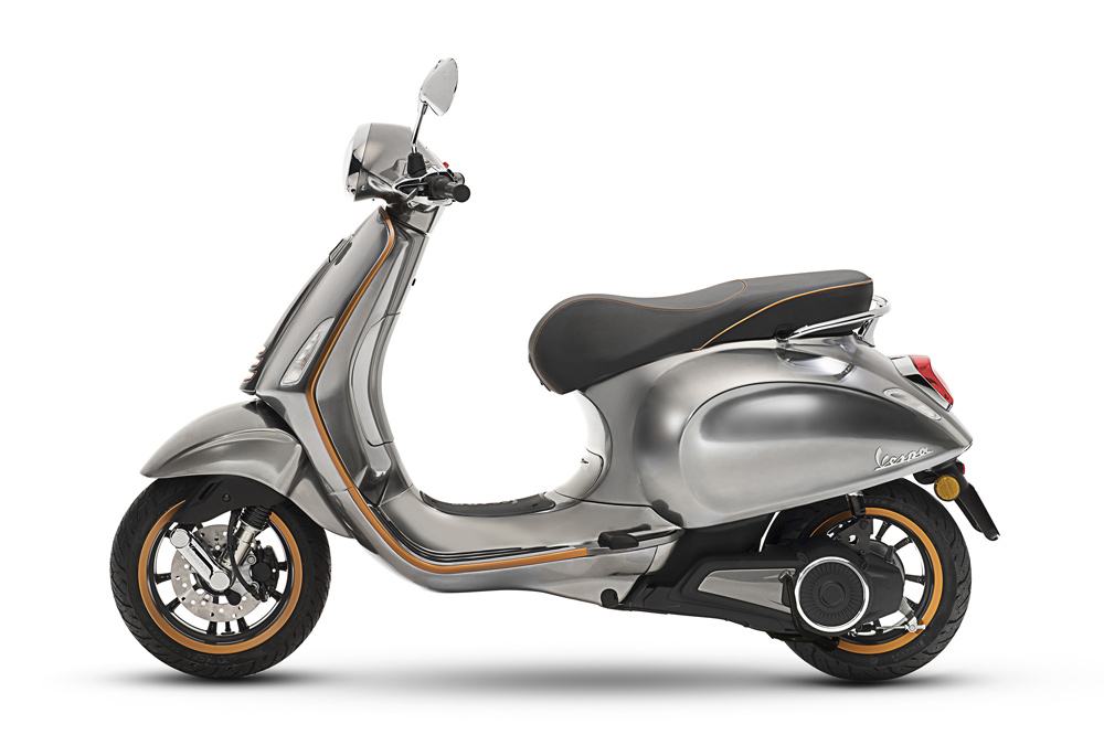 La Vespa Electrica X es la versión híbrida, con un motor térmico que permitirá ampliar su uso hasta los 200 kilómetros.