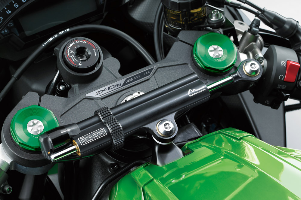 Detalle del amortiguador de dirección de la ZX 10R