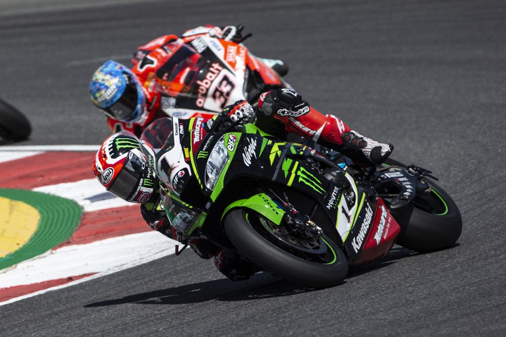 Jonathan Rea y Marco Melandri en la primera carrera SBK de Portugal