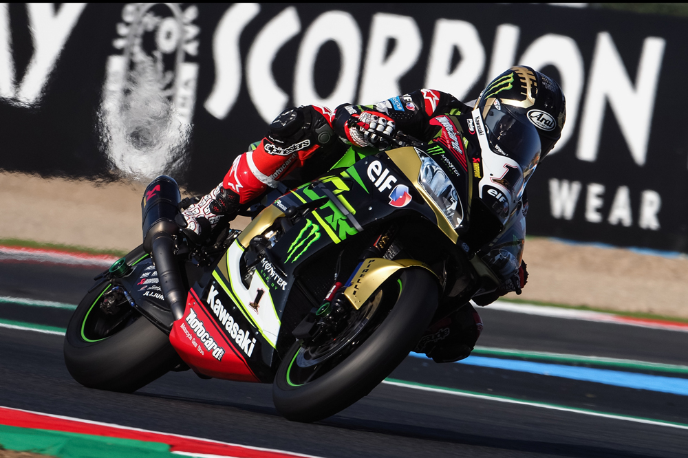 En la segunda carrera de SBK en Magny Cours, Jonathan Rea llevó una decoración especial
