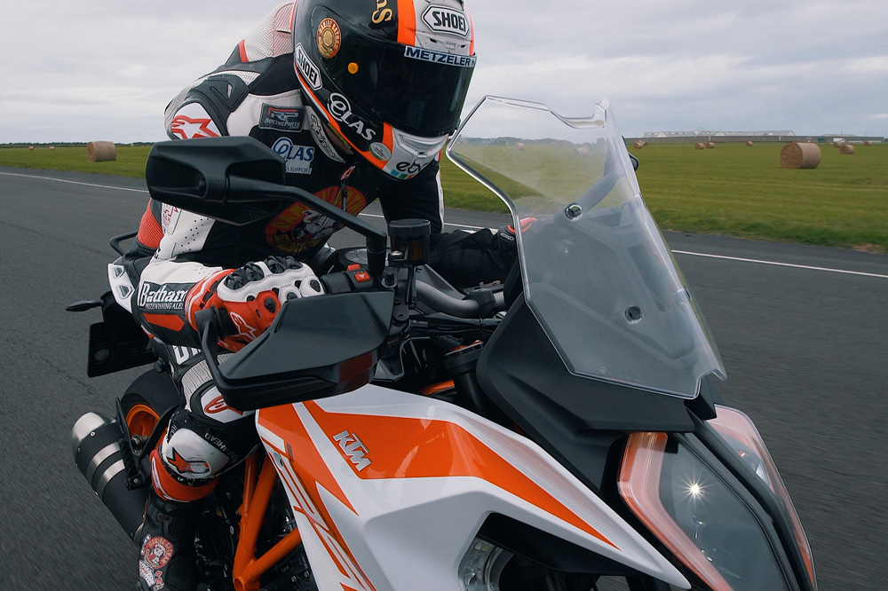 Con una KTM 1290 Super Duke GT por el recorrido del TT de la Isla de Man