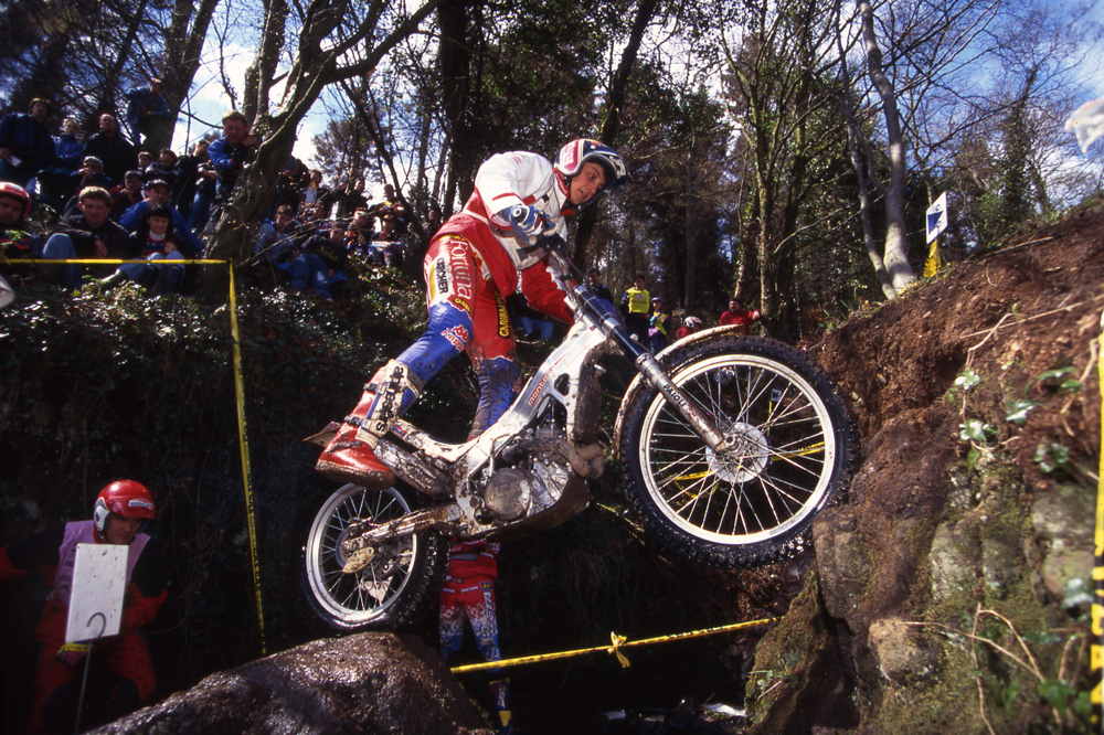 Marc Colomer con el prototipo de la Montesa Cota 315R en 1996