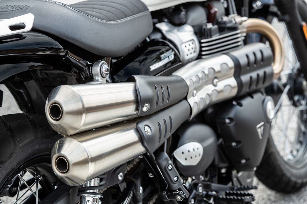 Doble salida de escape de la Triumph Street Scrambler