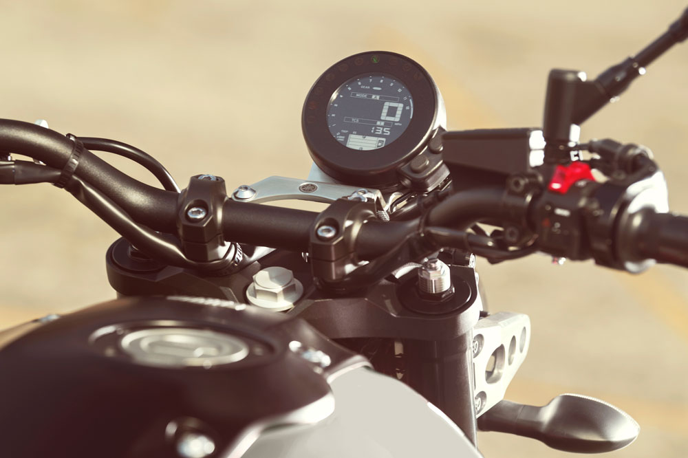 Yamaha XSR 700 XTribute, cuadro de instrumentos