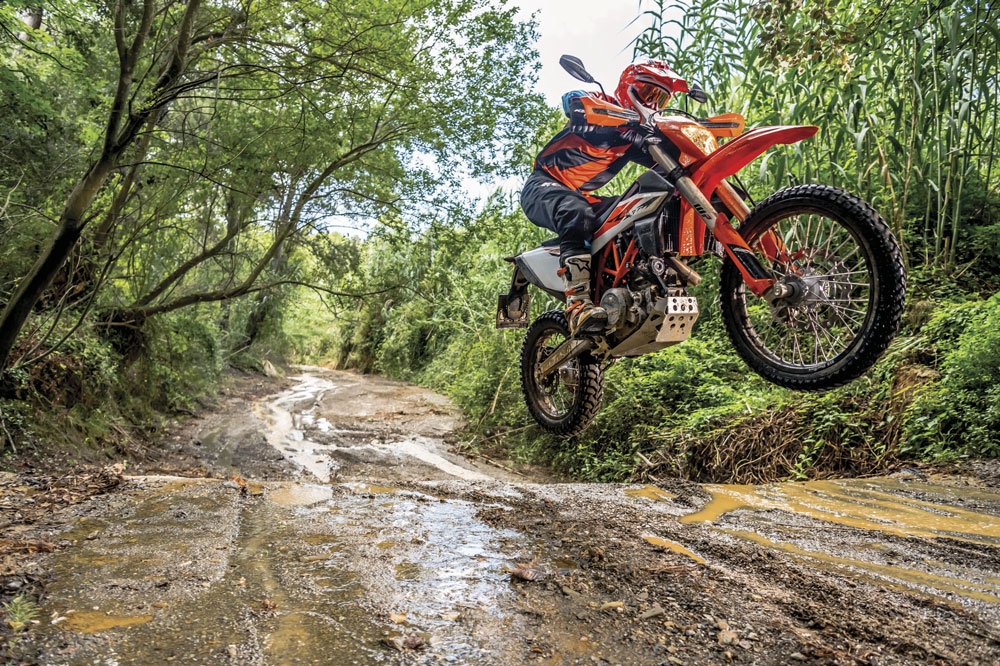 La KTM 690 Enduro R es una moto de off road para todos los días, apta para la carretera o para el campo