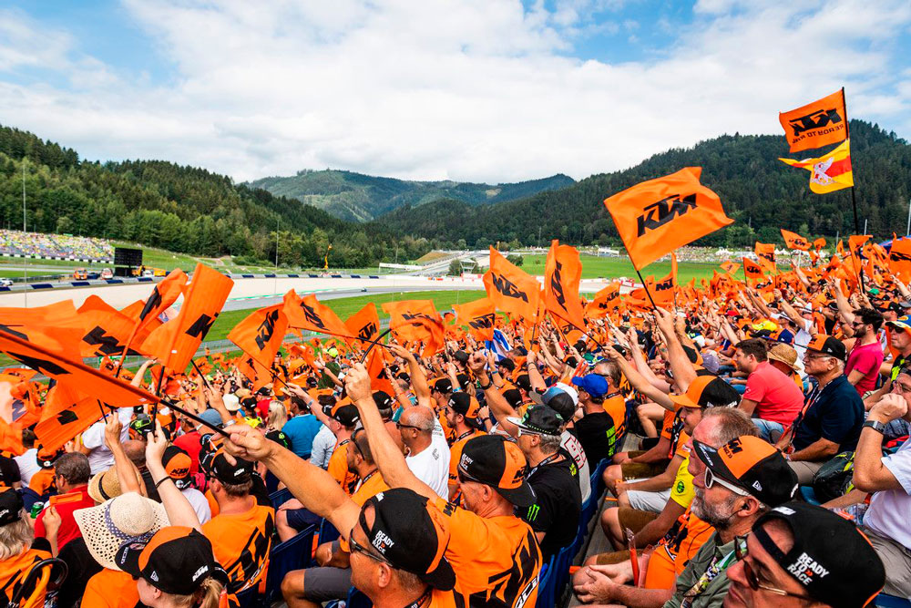 Fan Tribune KTM