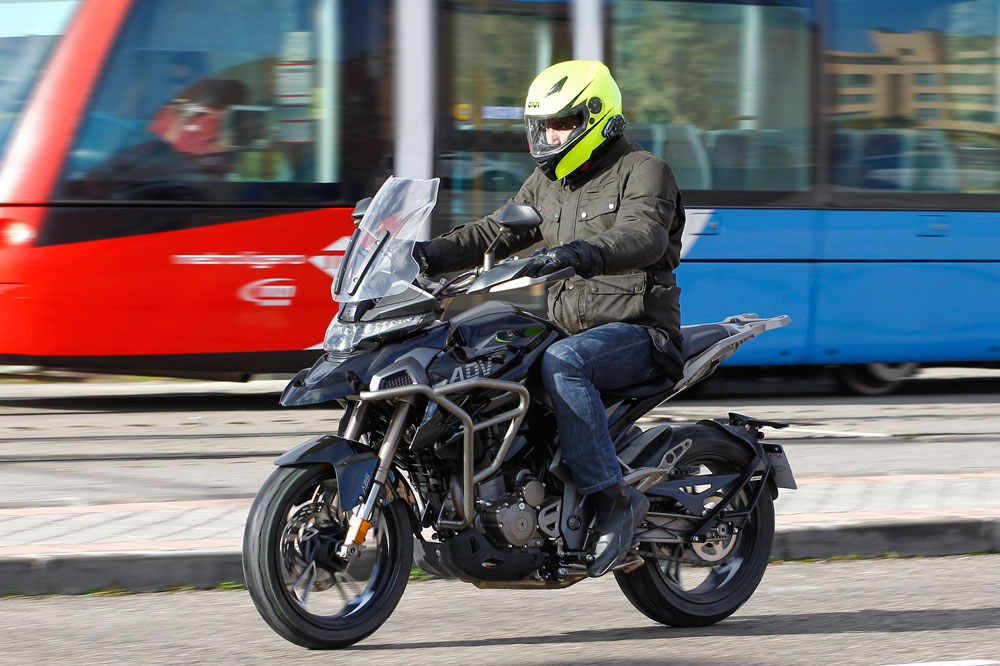 Zontes T 310 moto trail para el carnet A2