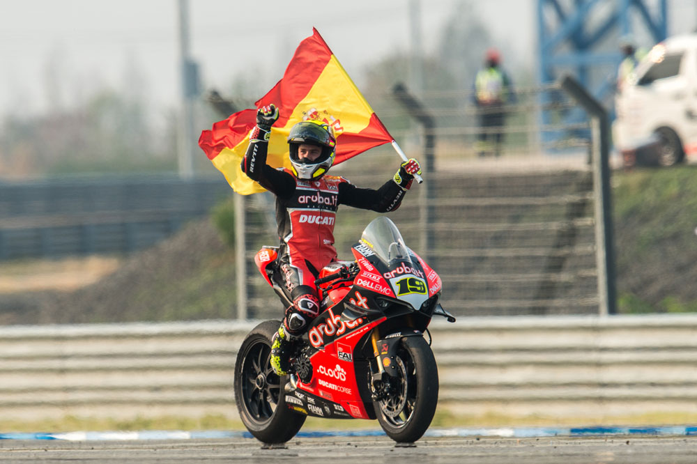 Alvaro Bautista lo ganó todo en SBK en Tailandia