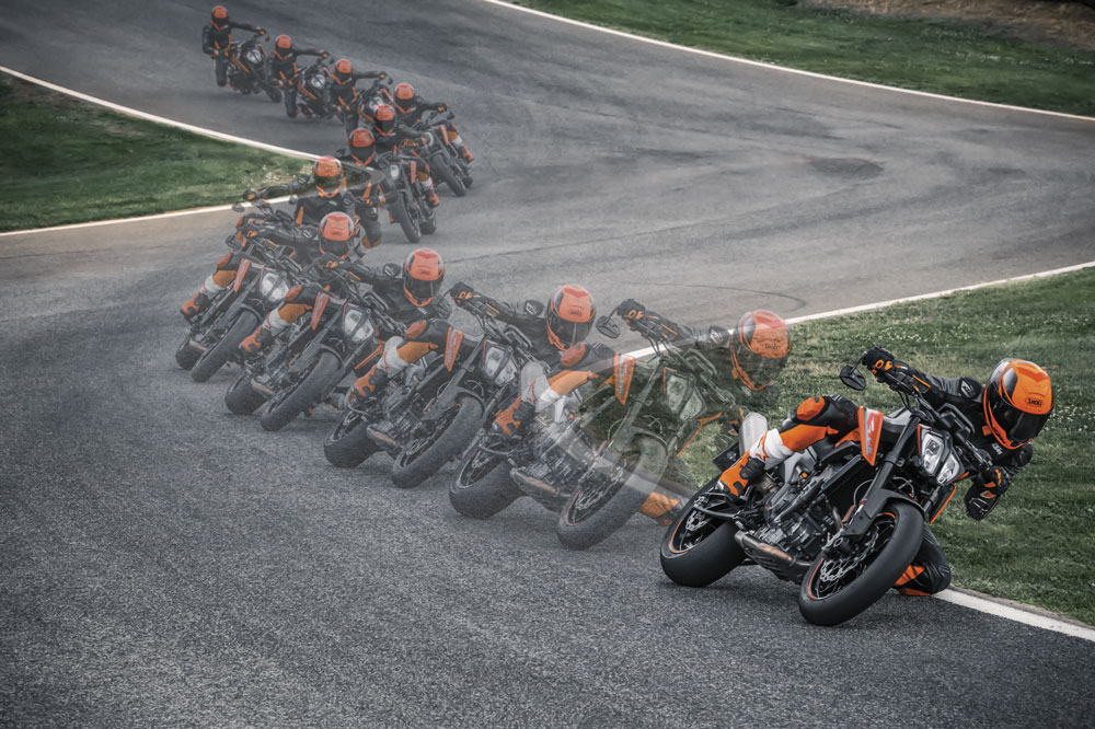 A mayor velocidad en moto, más anticipación