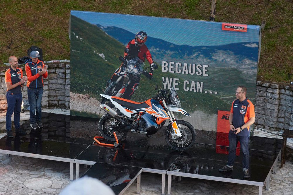 Este fue el momento de la presentación de la KTM 790 Adventure Rally